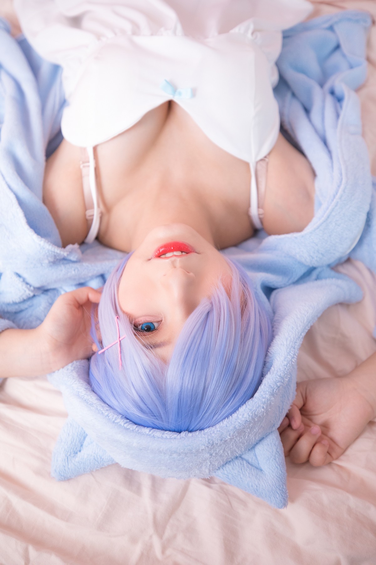 xgyw.top_萝莉美女神楽坂真冬白丝蕾姆主题私房脱外衣露白色吊带配白丝袜性感迷人写真150P