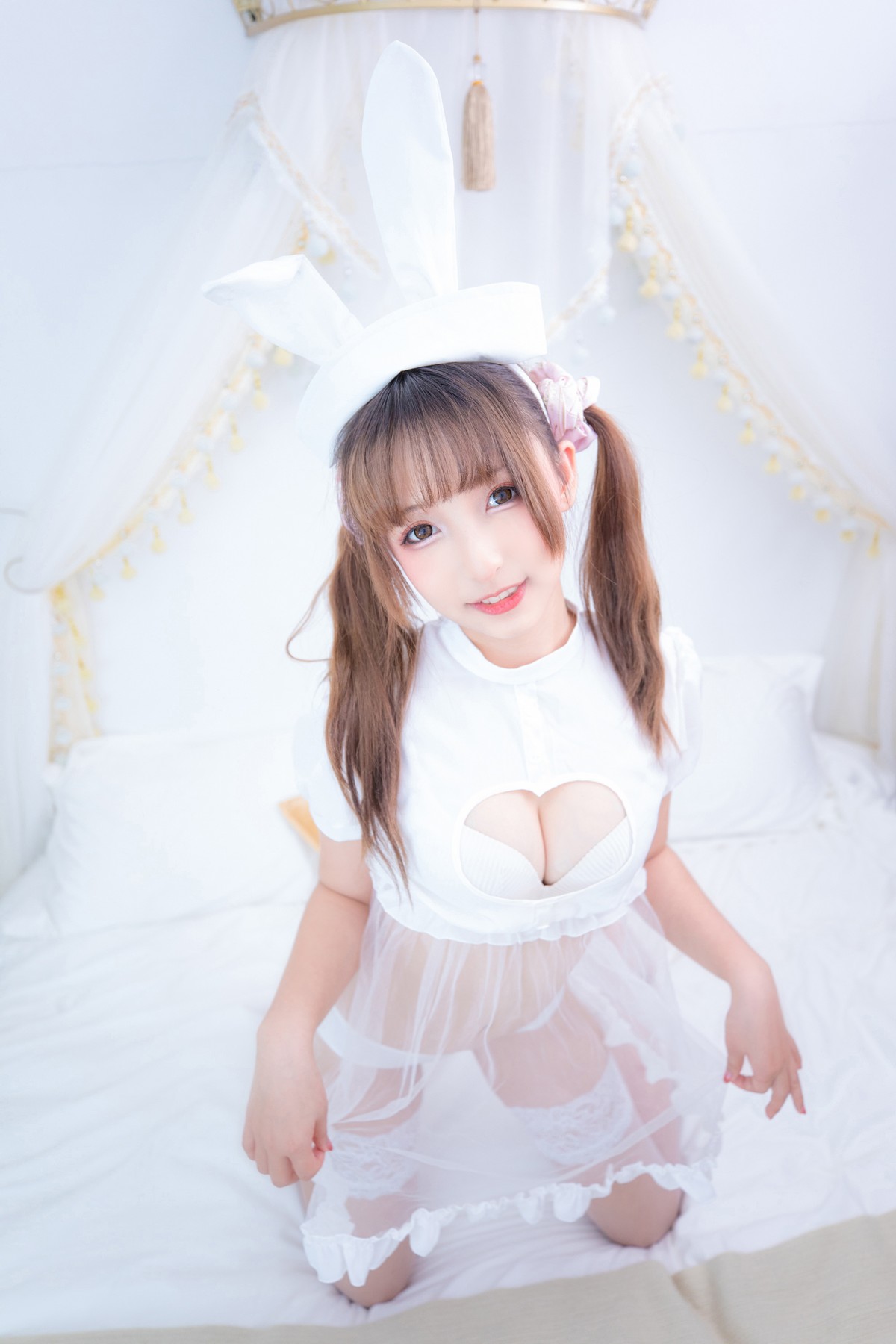 xgyw.top_萝莉美女神楽坂真冬百合情书主题居家私房性感白色服饰配白色蕾丝袜诱惑写真150P