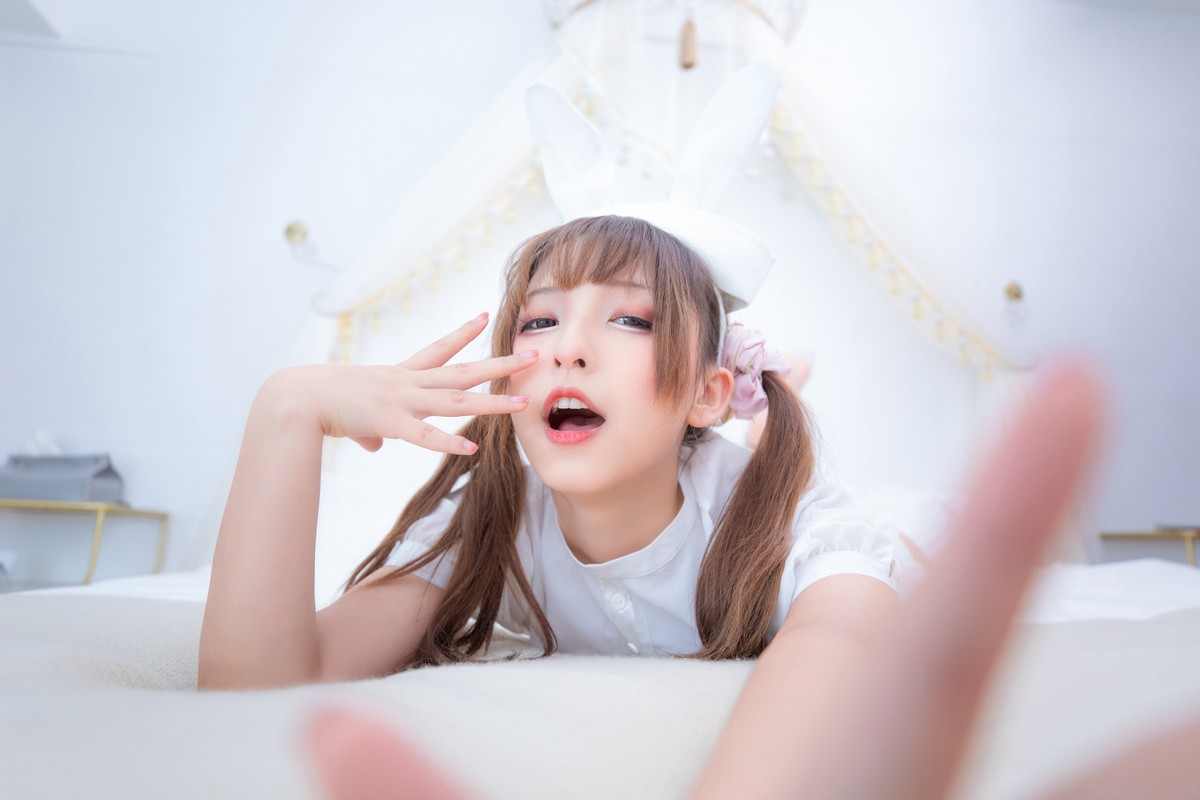 xgyw.top_萝莉美女神楽坂真冬百合情书主题居家私房性感白色服饰配白色蕾丝袜诱惑写真150P