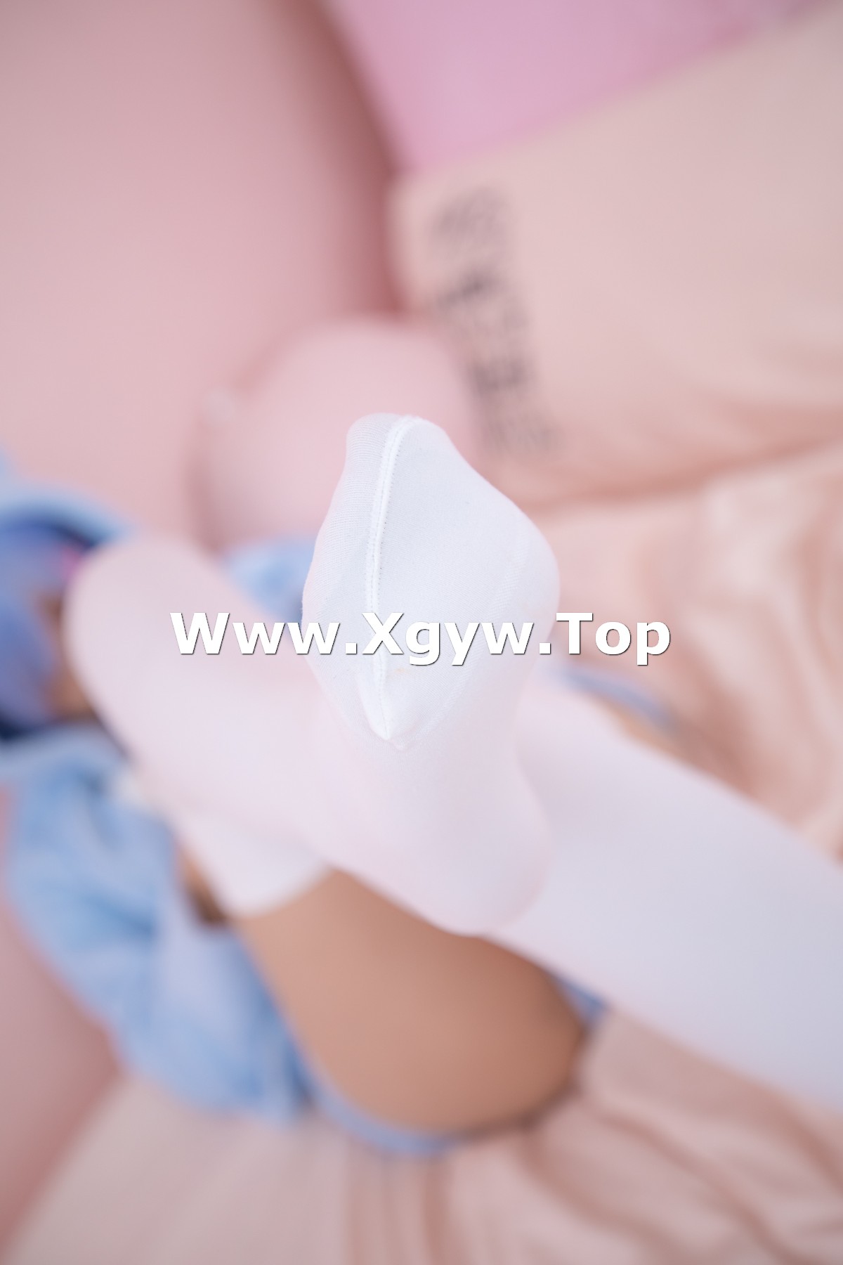 xgyw.top_萝莉美女神楽坂真冬白丝蕾姆主题私房脱外衣露白色吊带配白丝袜性感迷人写真150P