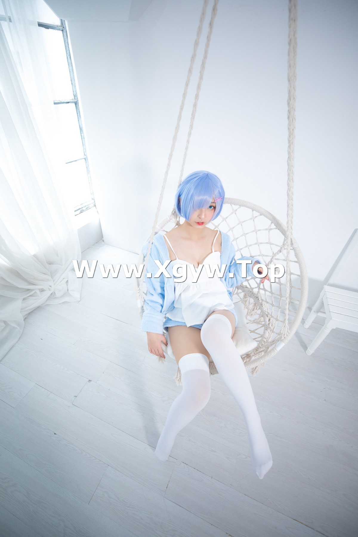 xgyw.top_萝莉美女神楽坂真冬白丝蕾姆主题私房脱外衣露白色吊带配白丝袜性感迷人写真150P