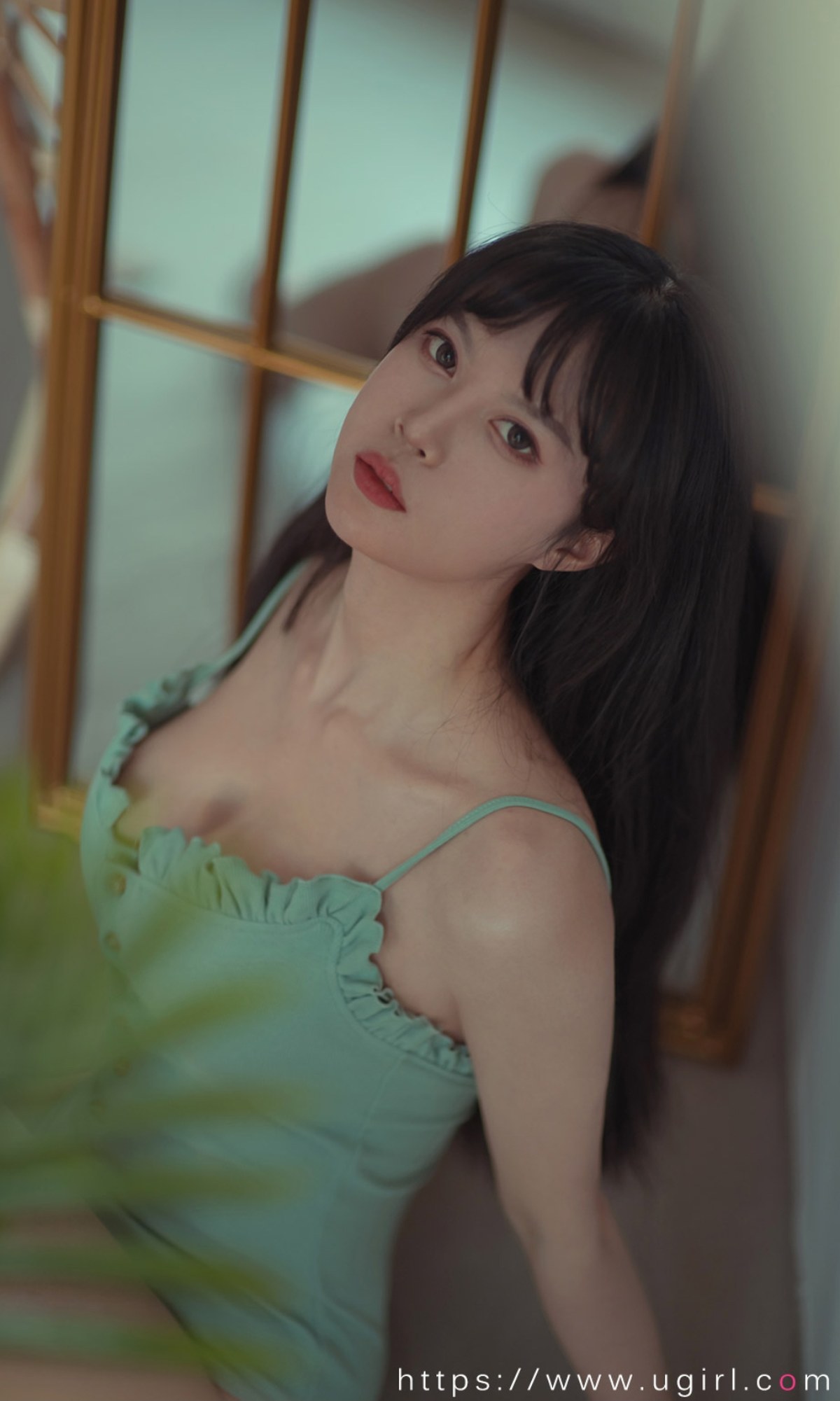 xgyw.top_[Ugirls爱尤物]No.2395_模特桃香子私房性感吊带半脱 JK制服秀完美身材诱惑写真35P