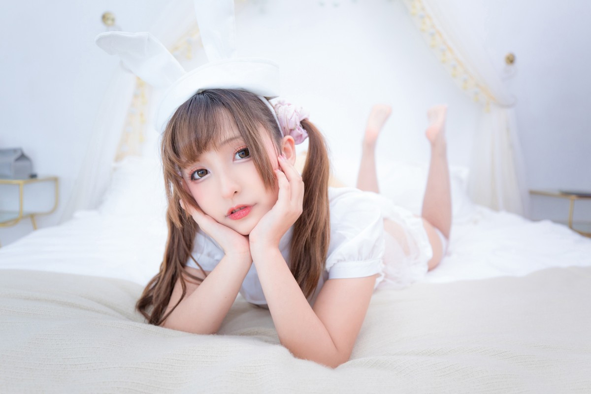 xgyw.top_萝莉美女神楽坂真冬百合情书主题居家私房性感白色服饰配白色蕾丝袜诱惑写真150P