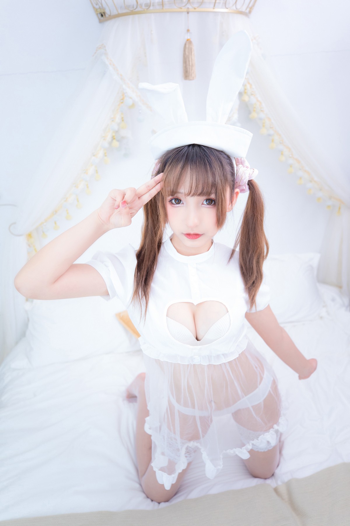 xgyw.top_萝莉美女神楽坂真冬百合情书主题居家私房性感白色服饰配白色蕾丝袜诱惑写真150P
