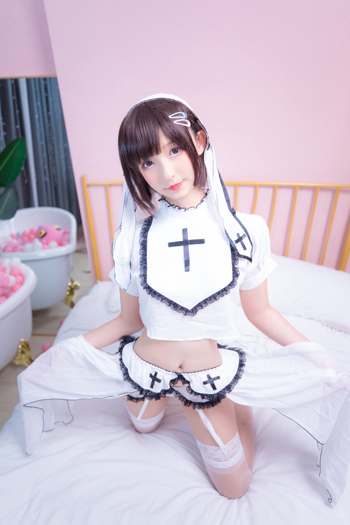 xgyw.top_萝莉美女神楽坂真冬百合情书主题居家私房性感白色服饰配白色蕾丝袜诱惑写真150P
