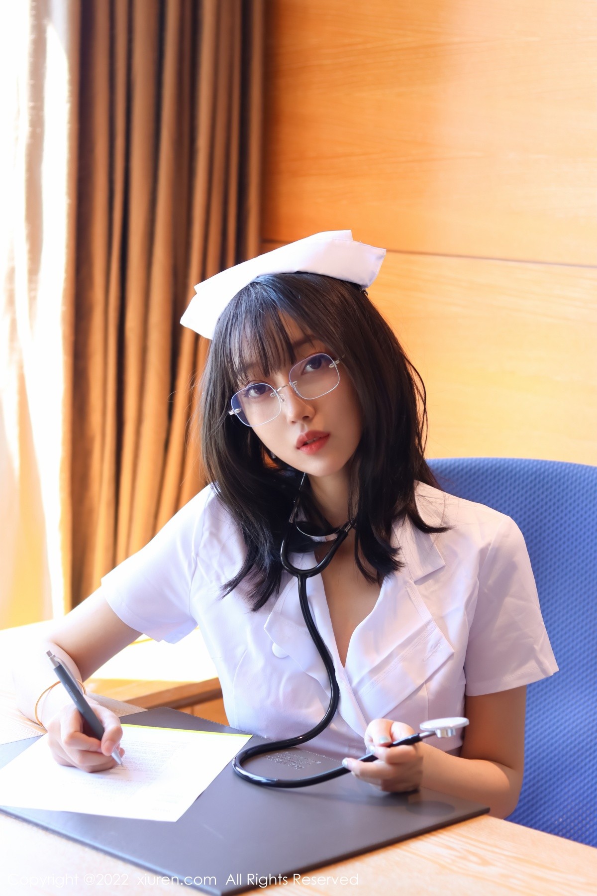 xgyw.top_XiuRen第5438期_模特玥儿玥er香格里拉旅拍半脱护士服露红色情趣内衣诱惑写真54P