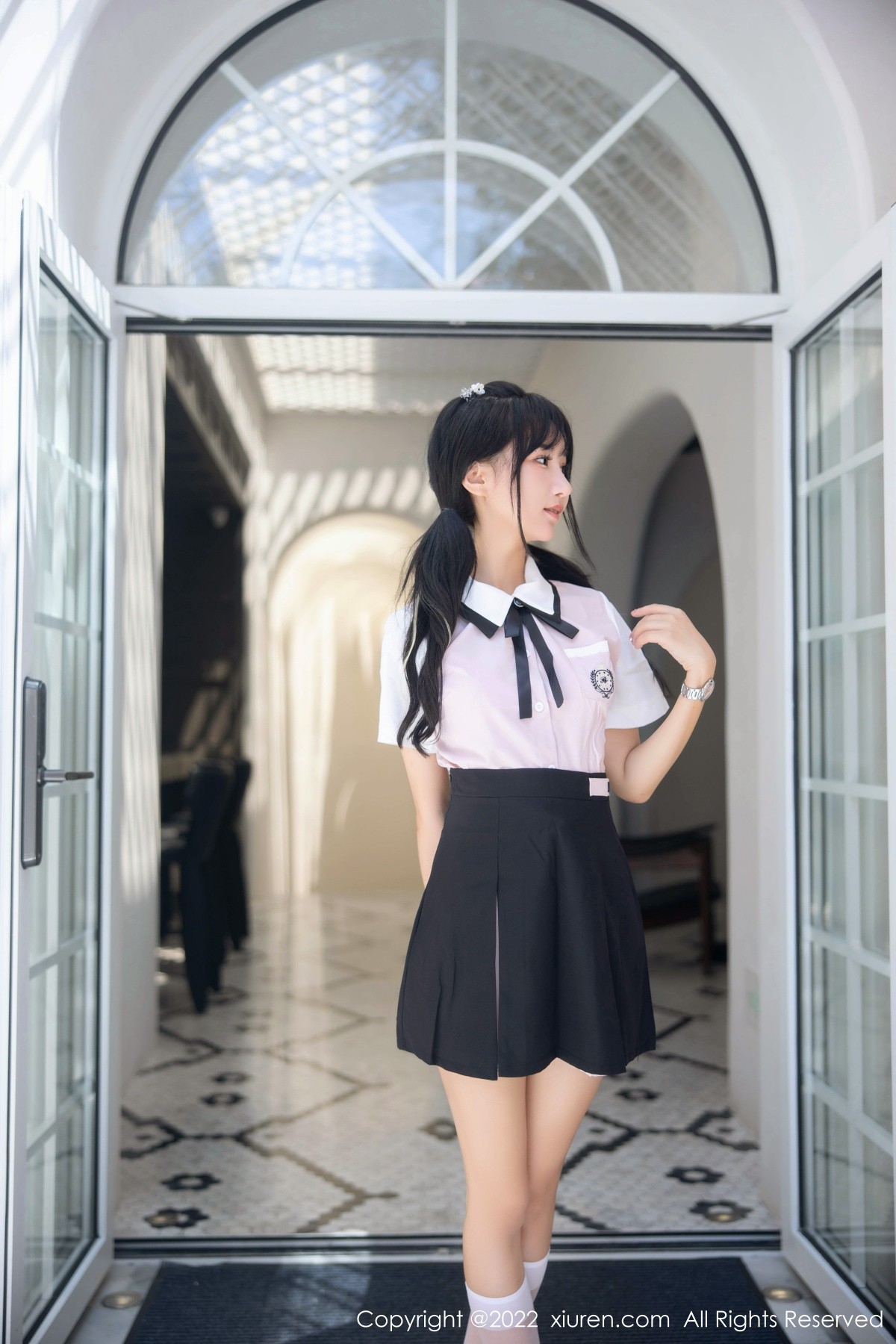 xgyw.top_XiuRen第5443期_女神小果冻儿大理旅拍性感白T配黑短裙露粉色内衣迷人诱惑写真99P