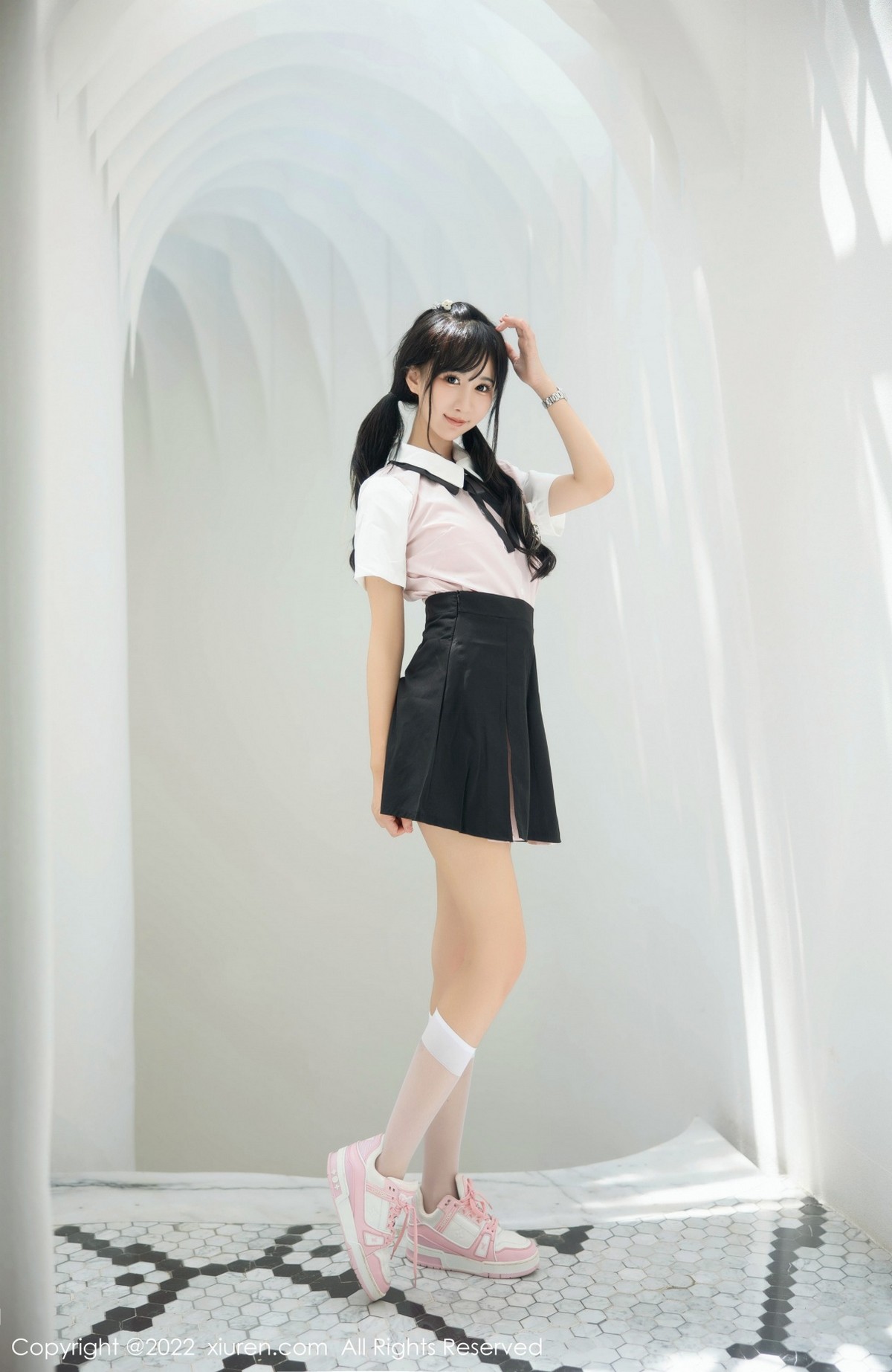 xgyw.top_XiuRen第5443期_女神小果冻儿大理旅拍性感白T配黑短裙露粉色内衣迷人诱惑写真99P