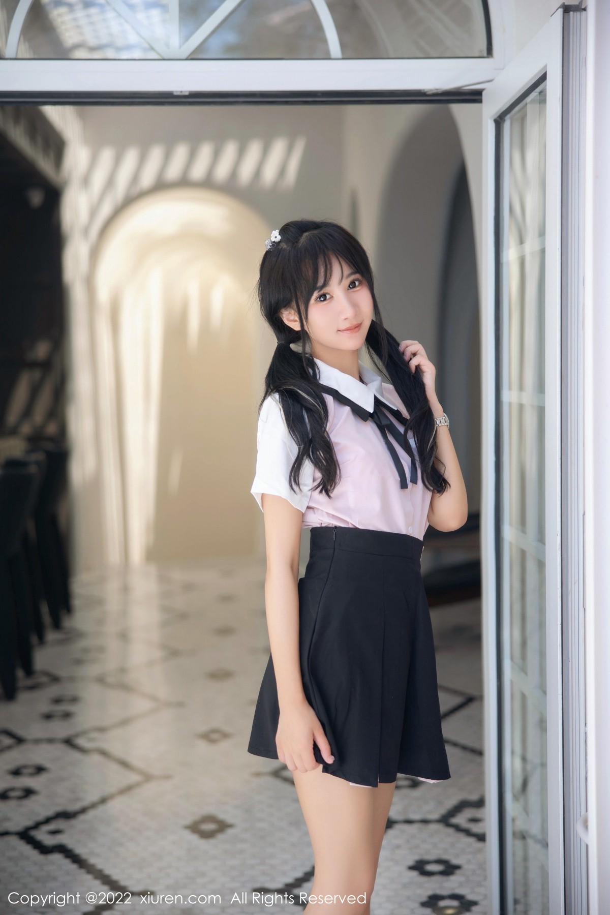 xgyw.top_XiuRen第5443期_女神小果冻儿大理旅拍性感白T配黑短裙露粉色内衣迷人诱惑写真99P