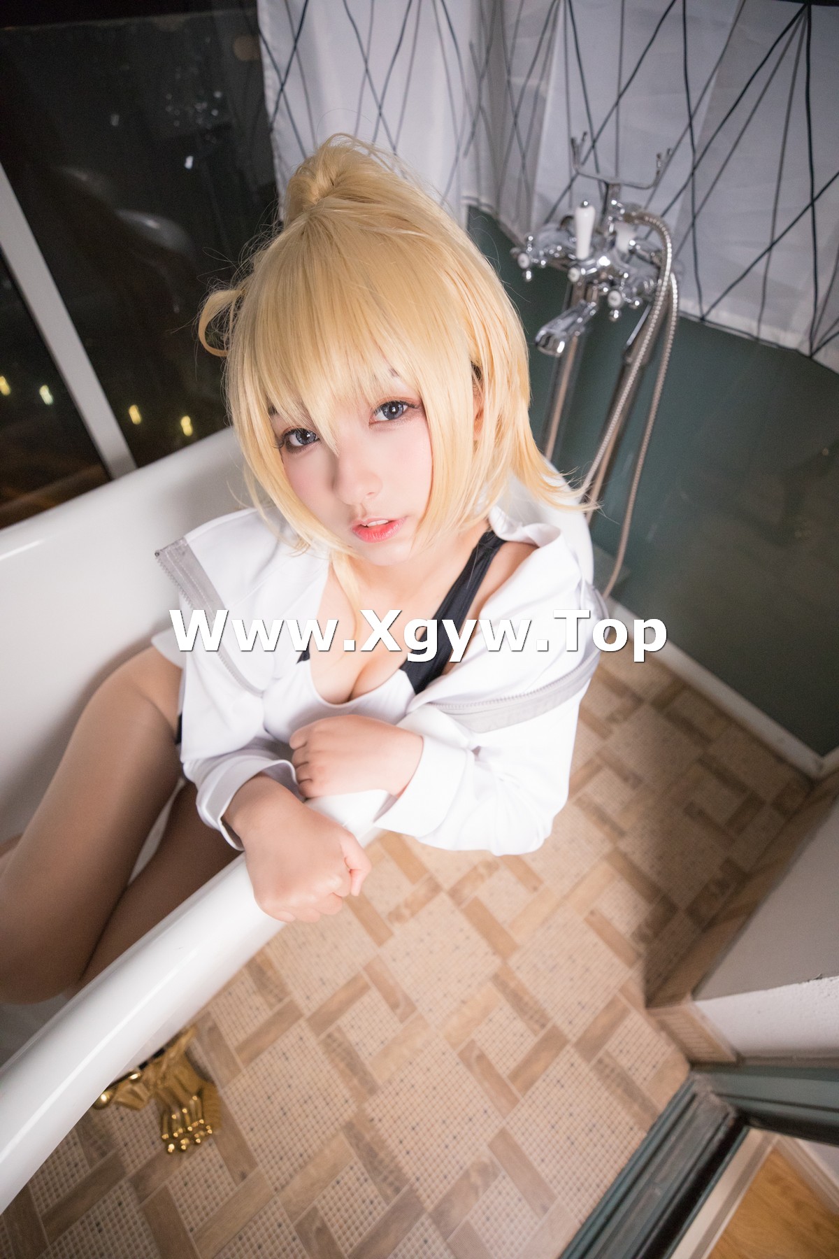 xgyw.top_萝莉美女神楽坂真冬贞德泳装主题私房浴室性感白色连体泳衣秀完美身材诱惑写真150P