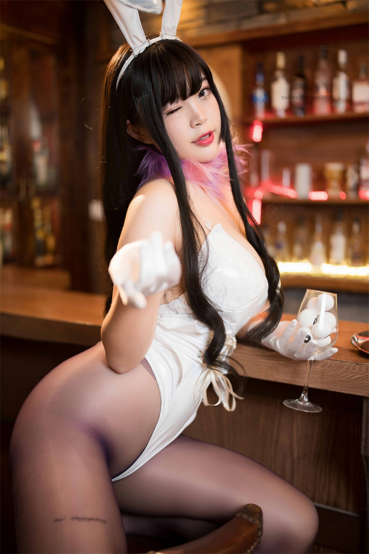 xgyw.top_萌系小姐姐白烨恶魔姐姐兔女郎主题白色高叉连体衣配超薄黑丝秀美腿诱惑写真72P