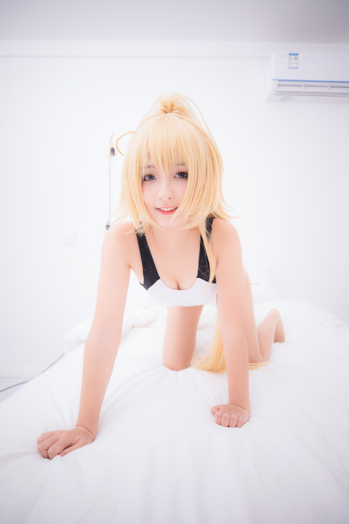 xgyw.top_萝莉美女神楽坂真冬贞德泳装主题私房浴室性感白色连体泳衣秀完美身材诱惑写真150P