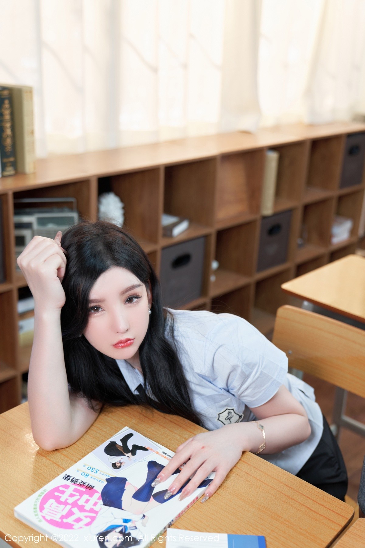xgyw.top_XiuRen第5452期_女神周于希Sally学妹装扮半脱露黑色蕾丝边内衣撩人诱惑写真76P