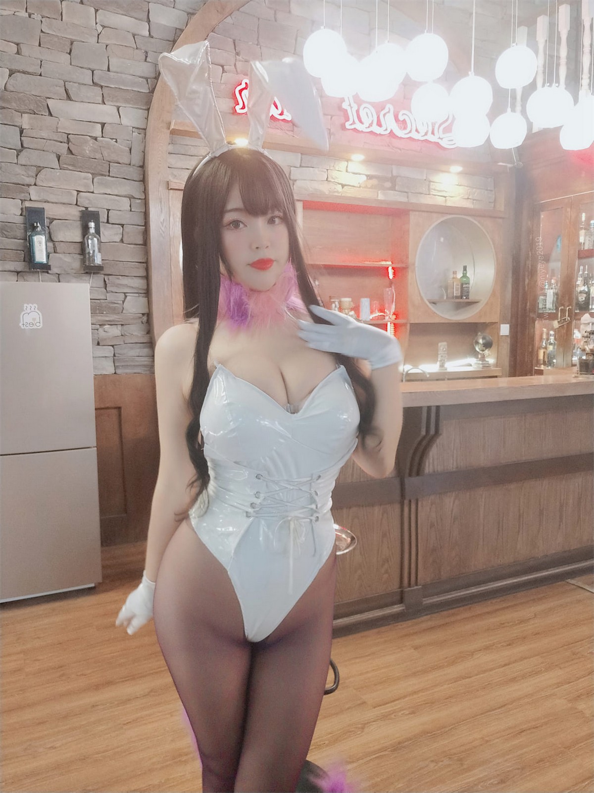 xgyw.top_萌系小姐姐白烨恶魔姐姐兔女郎主题白色高叉连体衣配超薄黑丝秀美腿诱惑写真72P