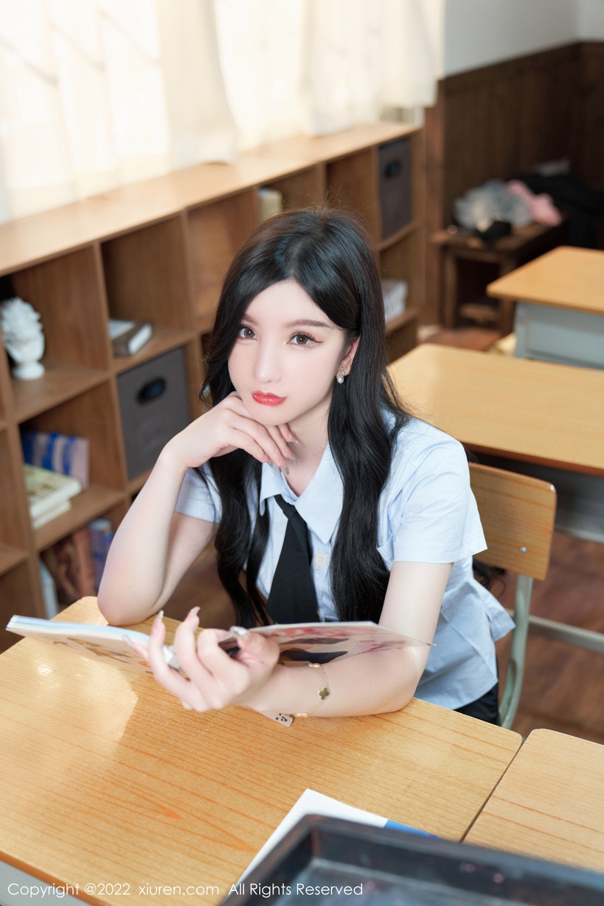 xgyw.top_XiuRen第5452期_女神周于希Sally学妹装扮半脱露黑色蕾丝边内衣撩人诱惑写真76P