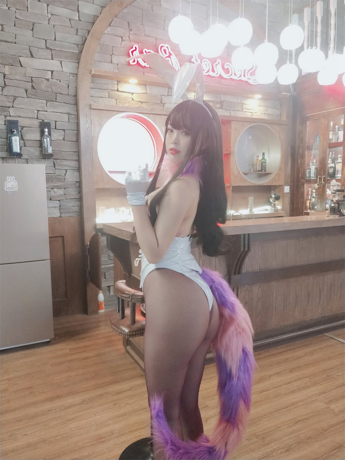 xgyw.top_萌系小姐姐白烨恶魔姐姐兔女郎主题白色高叉连体衣配超薄黑丝秀美腿诱惑写真72P