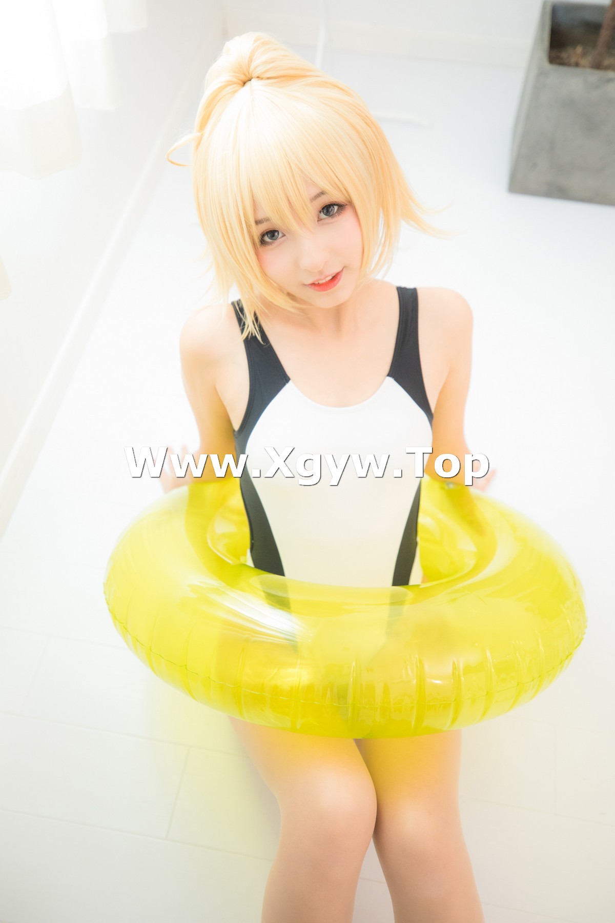 xgyw.top_萝莉美女神楽坂真冬贞德泳装主题私房浴室性感白色连体泳衣秀完美身材诱惑写真150P