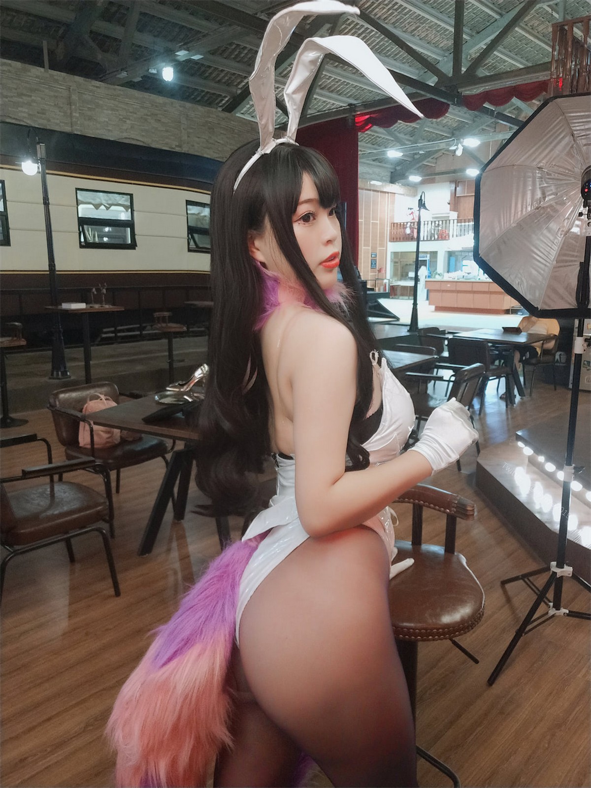 xgyw.top_萌系小姐姐白烨恶魔姐姐兔女郎主题白色高叉连体衣配超薄黑丝秀美腿诱惑写真72P
