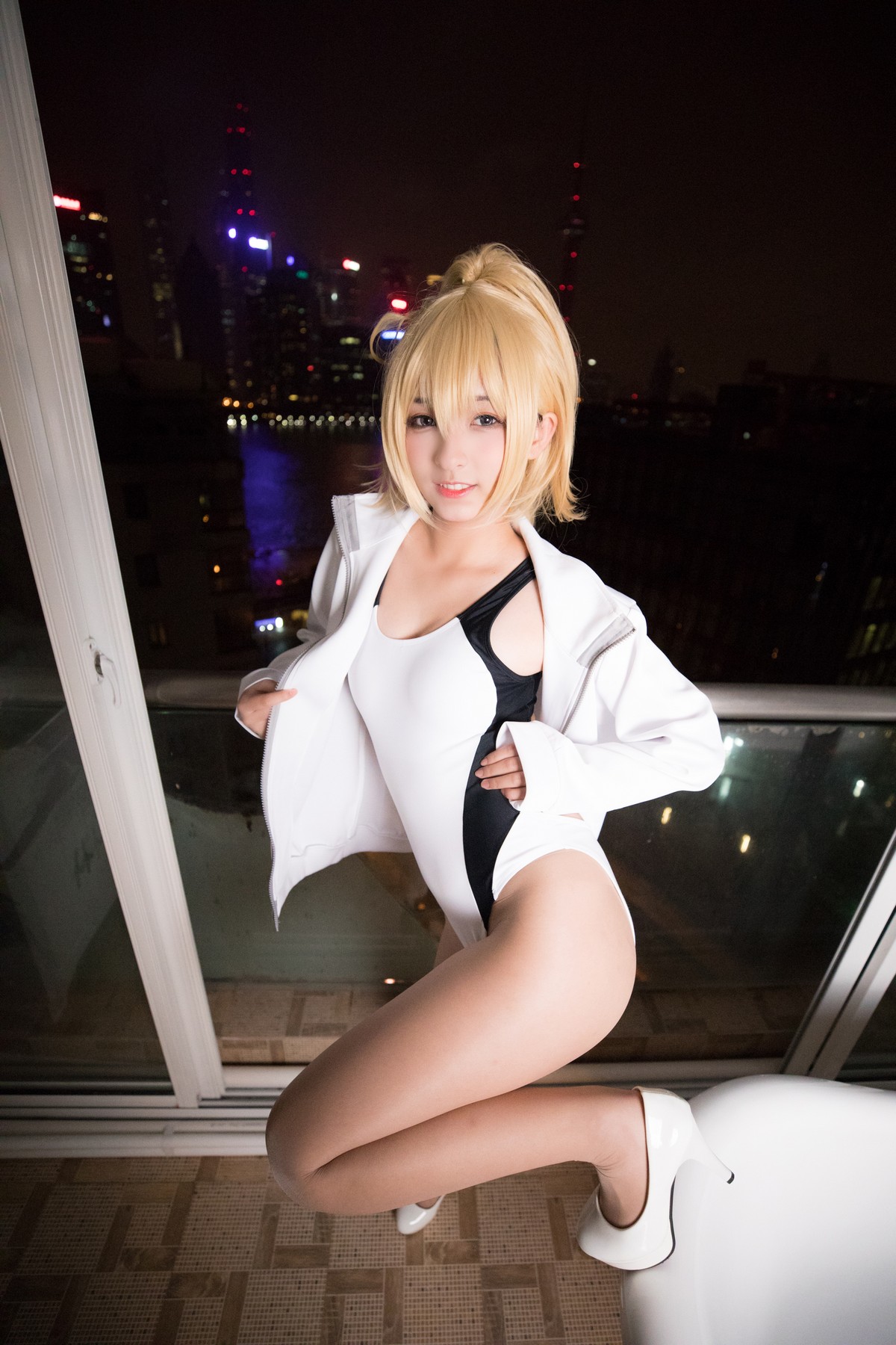 xgyw.top_萝莉美女神楽坂真冬贞德泳装主题私房浴室性感白色连体泳衣秀完美身材诱惑写真150P