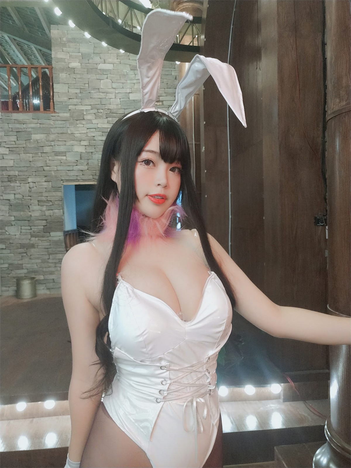 xgyw.top_萌系小姐姐白烨恶魔姐姐兔女郎主题白色高叉连体衣配超薄黑丝秀美腿诱惑写真72P