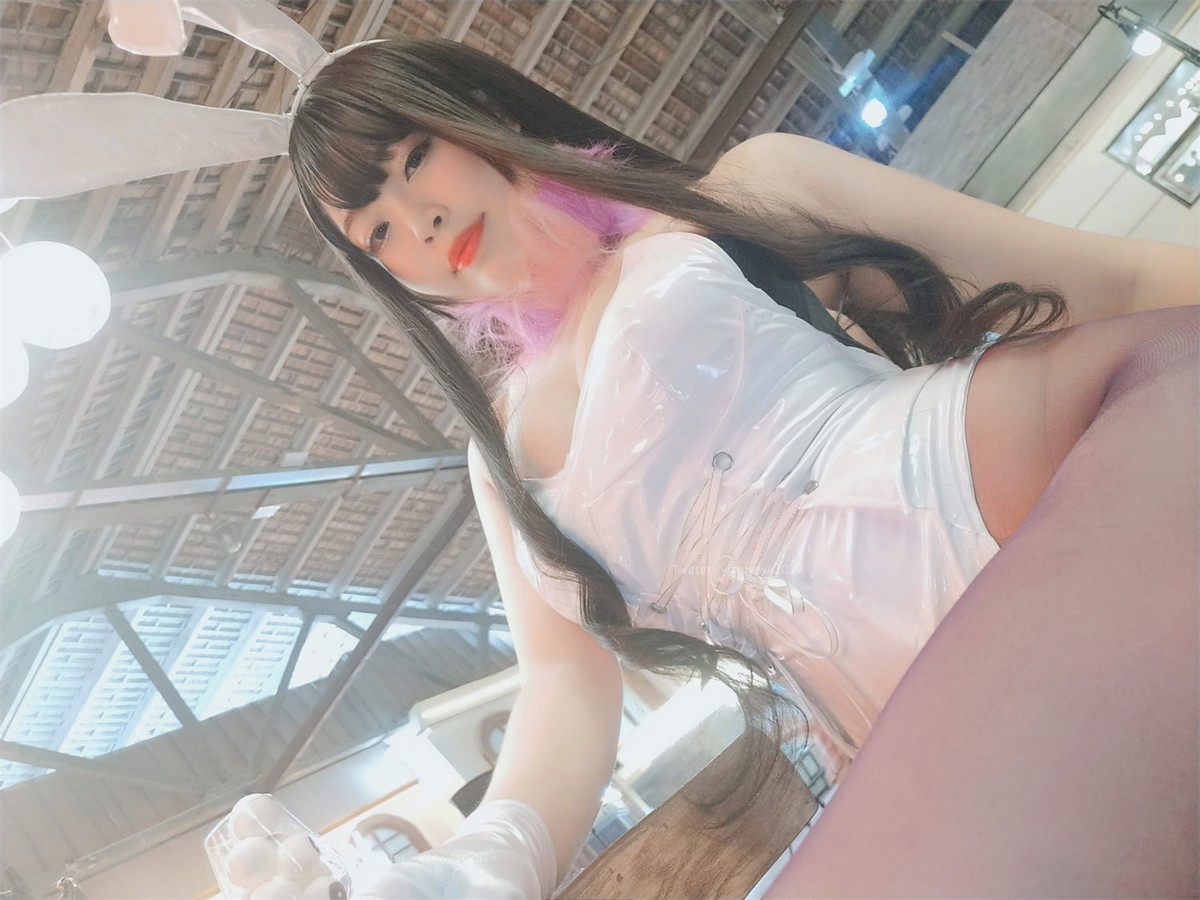 xgyw.top_萌系小姐姐白烨恶魔姐姐兔女郎主题白色高叉连体衣配超薄黑丝秀美腿诱惑写真72P