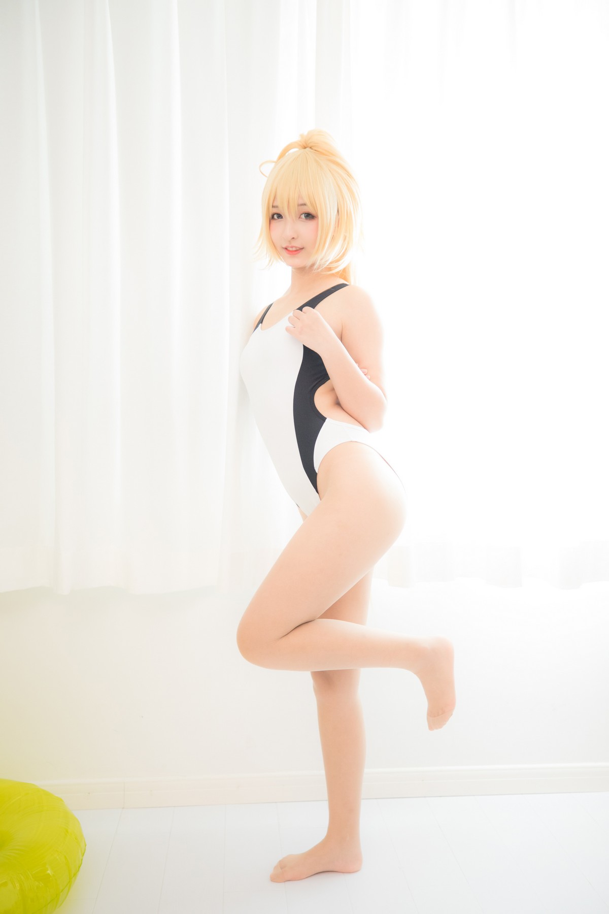 xgyw.top_萝莉美女神楽坂真冬贞德泳装主题私房浴室性感白色连体泳衣秀完美身材诱惑写真150P