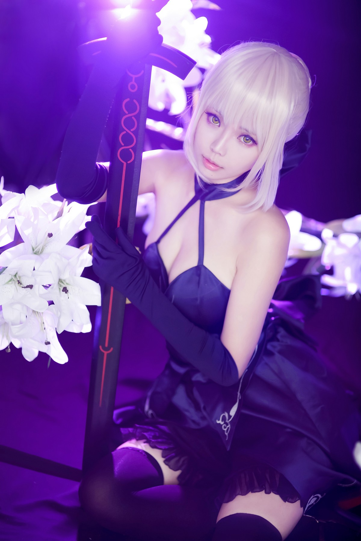 xgyw.top_Coser妹子Ely_eee黑贞主题美女武士装扮性感黑色吊带礼裙秀完美身材诱惑写真31P