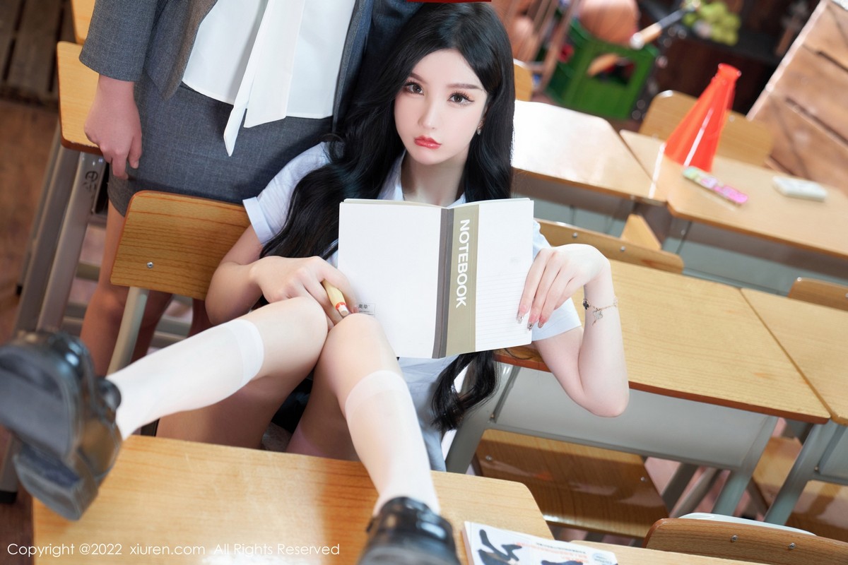 xgyw.top_XiuRen第5452期_女神周于希Sally学妹装扮半脱露黑色蕾丝边内衣撩人诱惑写真76P