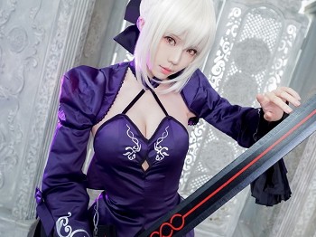 Coser小小妹妹Ely_eee黑贞主题青春美女武士装扮性感黑色吊带礼裙秀完美身材骚扰写真31P
