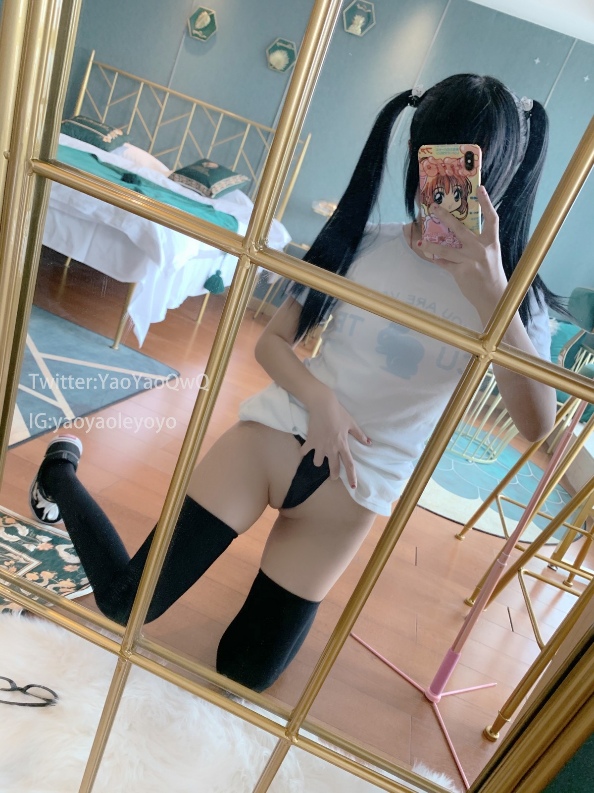 xgyw.top_网络美女软妹摇摇乐训练师主题私房性感白T配黑丝袜半撩露豪乳遮点诱惑写真47P