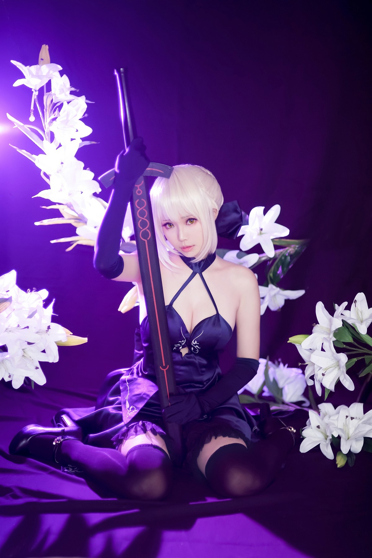 xgyw.top_Coser妹子Ely_eee黑贞主题美女武士装扮性感黑色吊带礼裙秀完美身材诱惑写真31P