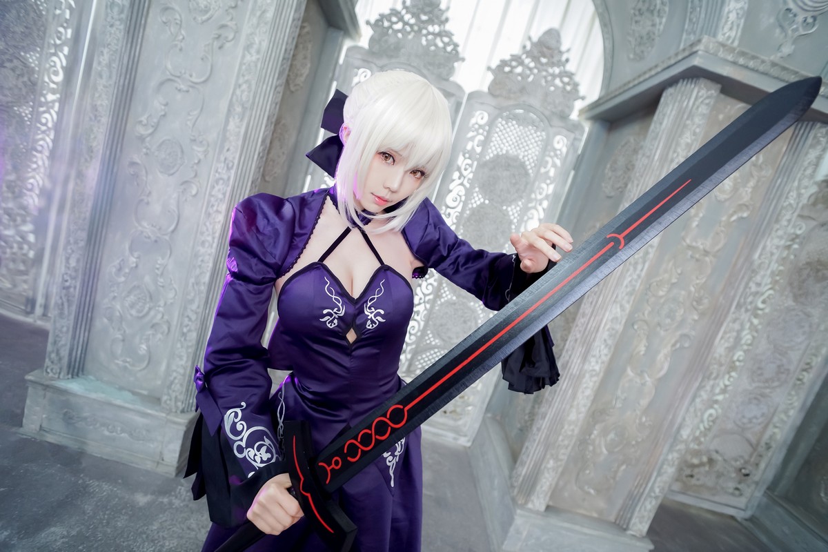 xgyw.top_Coser妹子Ely_eee黑贞主题美女武士装扮性感黑色吊带礼裙秀完美身材诱惑写真31P