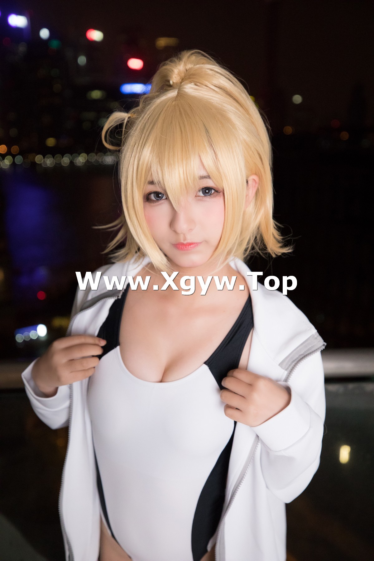 xgyw.top_萝莉美女神楽坂真冬贞德泳装主题私房浴室性感白色连体泳衣秀完美身材诱惑写真150P