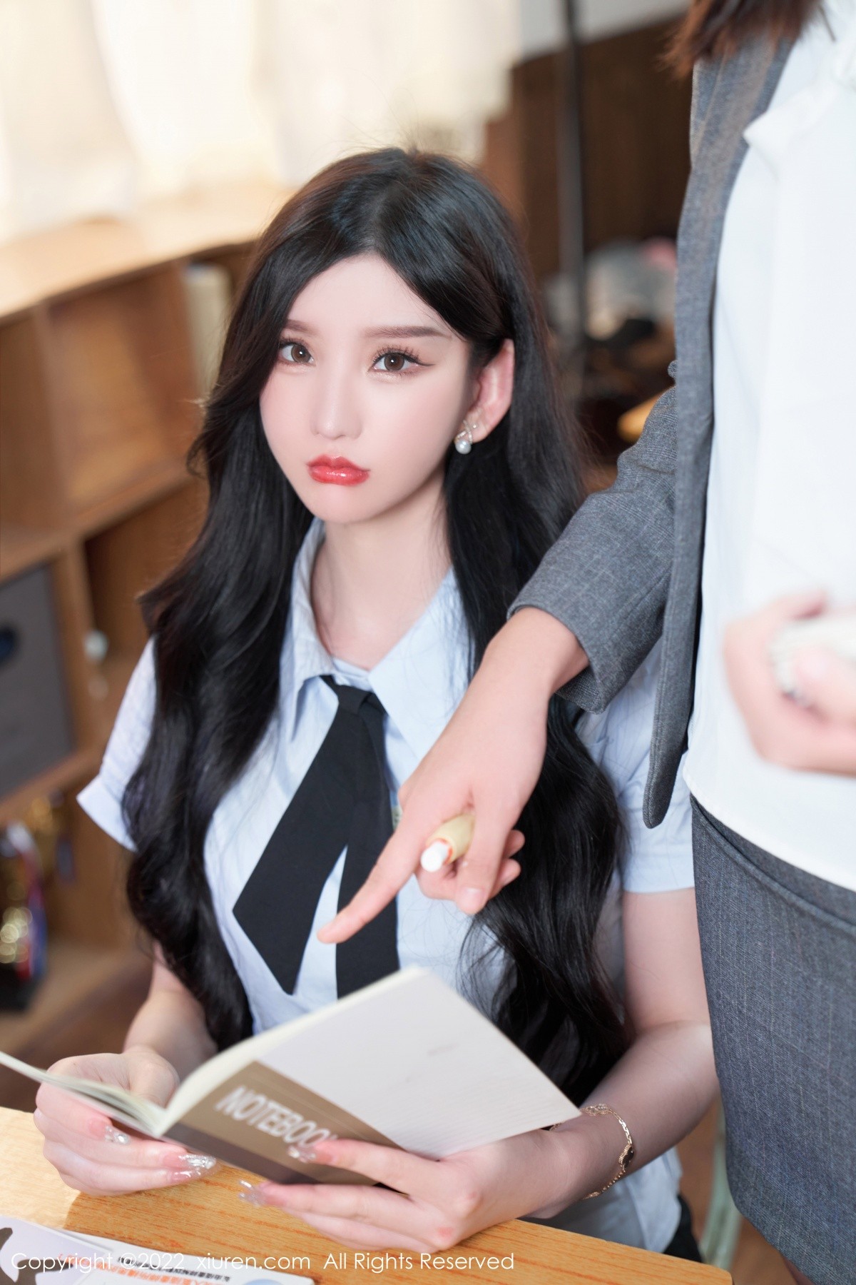 xgyw.top_XiuRen第5452期_女神周于希Sally学妹装扮半脱露黑色蕾丝边内衣撩人诱惑写真76P