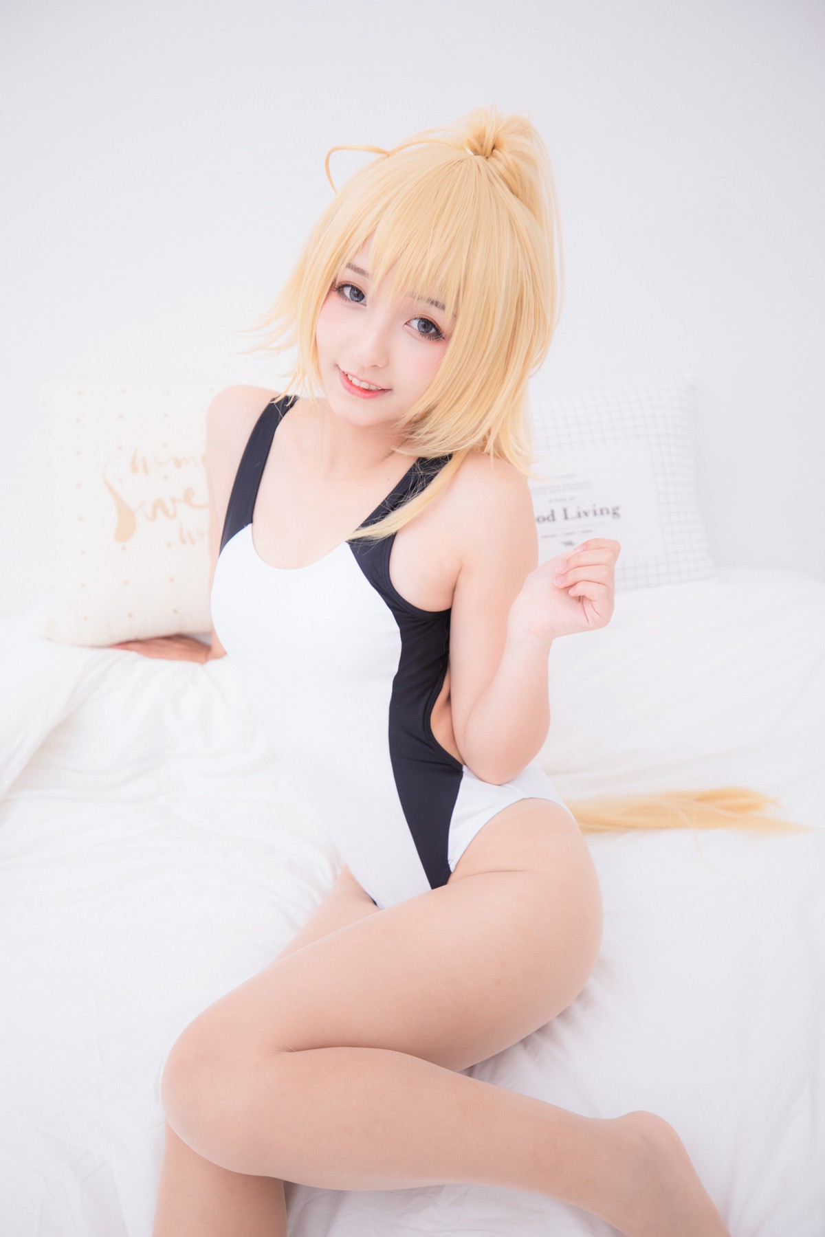 xgyw.top_萝莉美女神楽坂真冬贞德泳装主题私房浴室性感白色连体泳衣秀完美身材诱惑写真150P