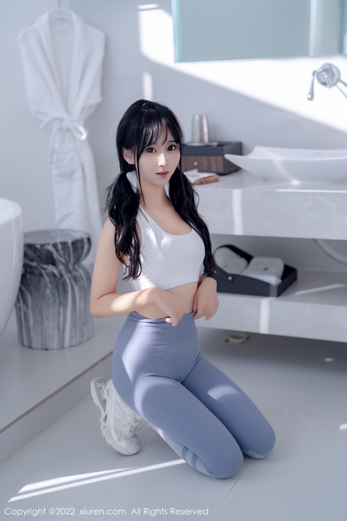 xgyw.top_XiuRen第5463期_女神小果冻儿大理旅拍私房性感运动服紧身秀完美身材诱惑写真55P