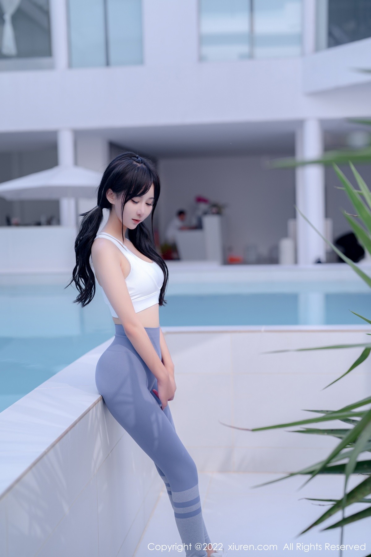xgyw.top_XiuRen第5463期_女神小果冻儿大理旅拍私房性感运动服紧身秀完美身材诱惑写真55P