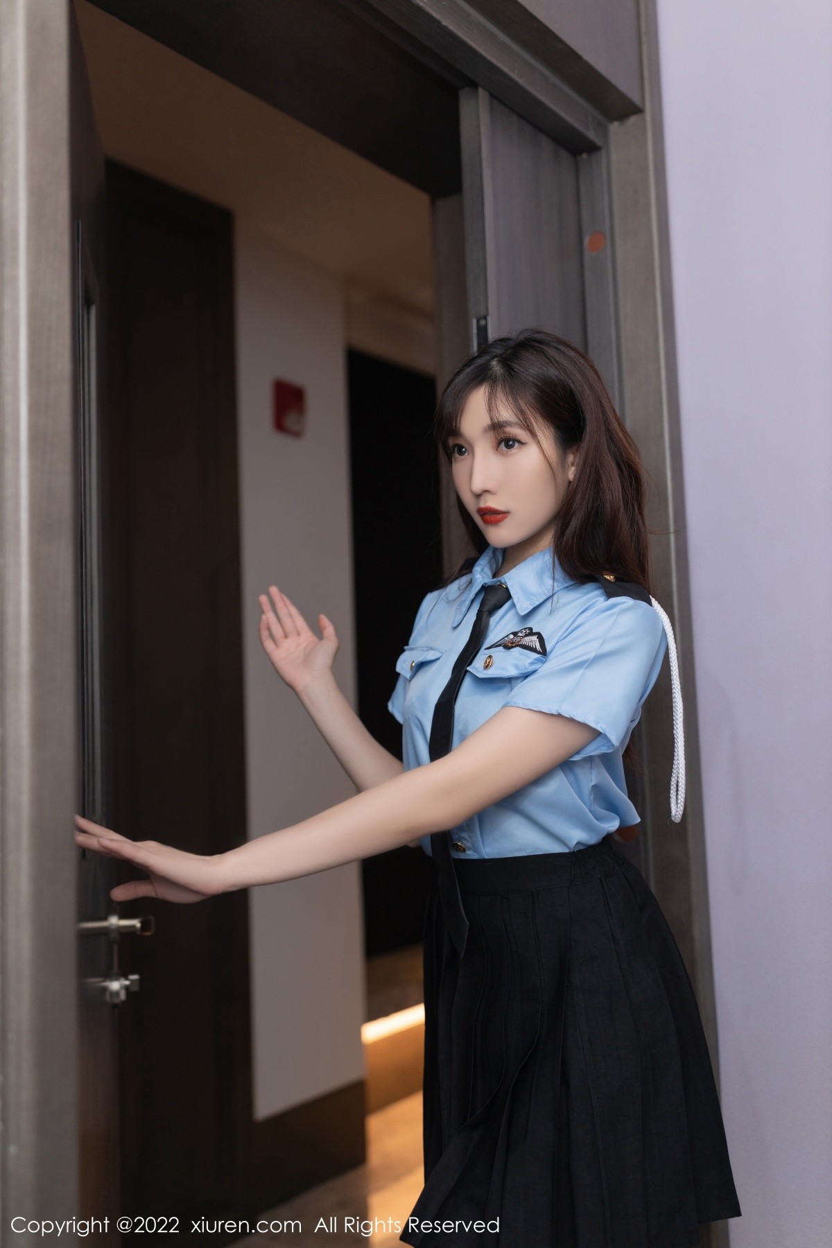 xgyw.top_XiuRen第5461期_模特陆萱萱性感女警官制服半脱露深蓝色蕾丝内衣完美诱惑写真84P