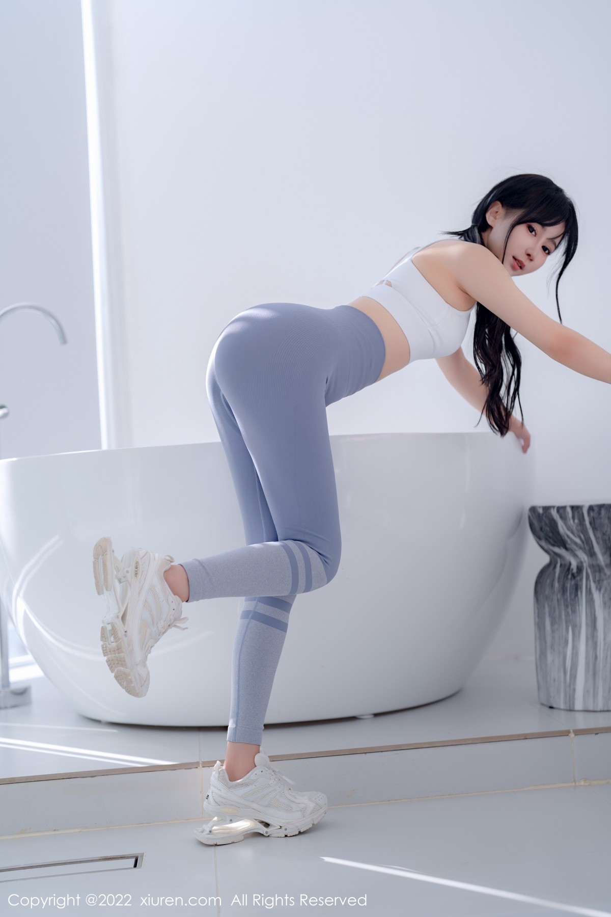 xgyw.top_XiuRen第5463期_女神小果冻儿大理旅拍私房性感运动服紧身秀完美身材诱惑写真55P