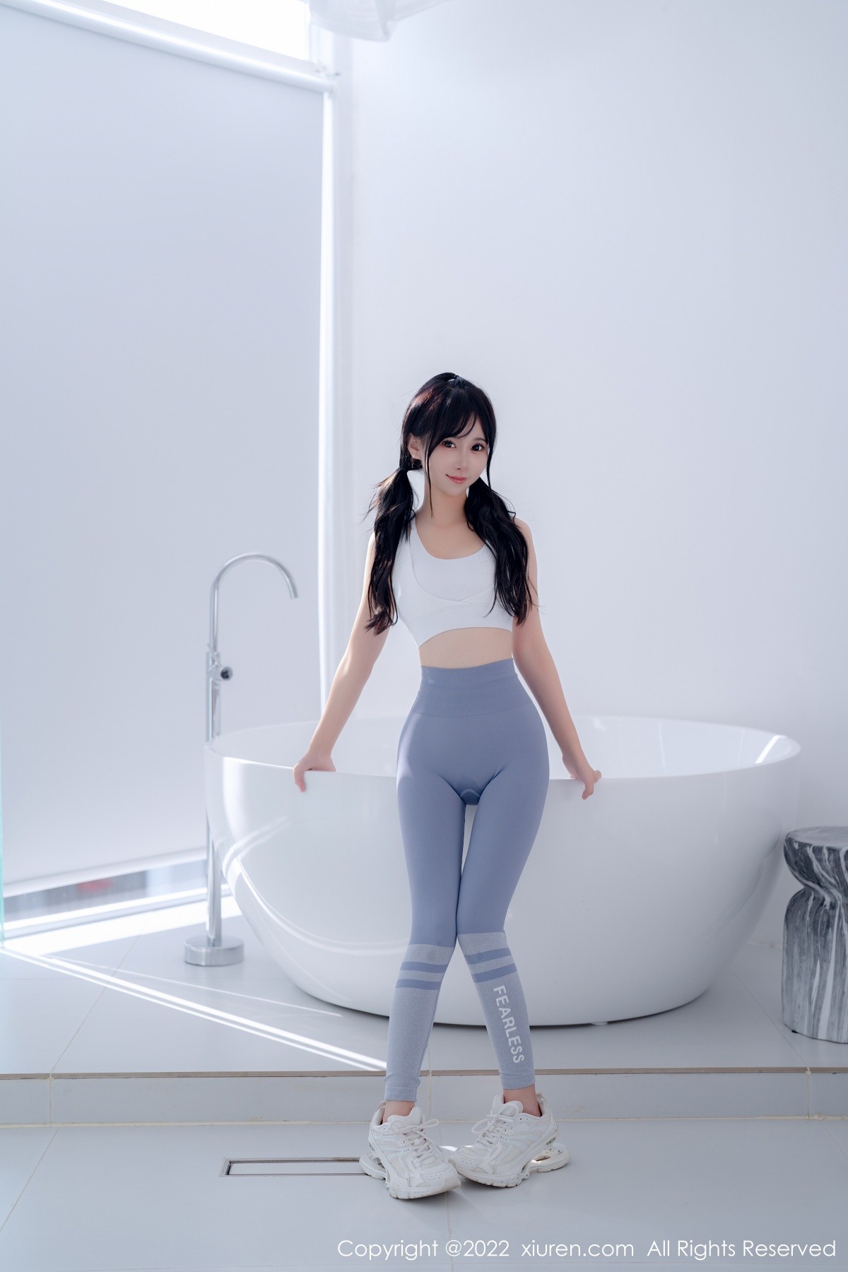 xgyw.top_XiuRen第5463期_女神小果冻儿大理旅拍私房性感运动服紧身秀完美身材诱惑写真55P