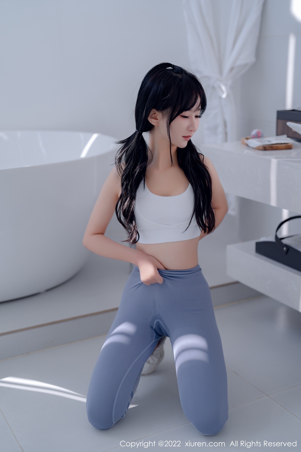xgyw.top_XiuRen第5463期_女神小果冻儿大理旅拍私房性感运动服紧身秀完美身材诱惑写真55P