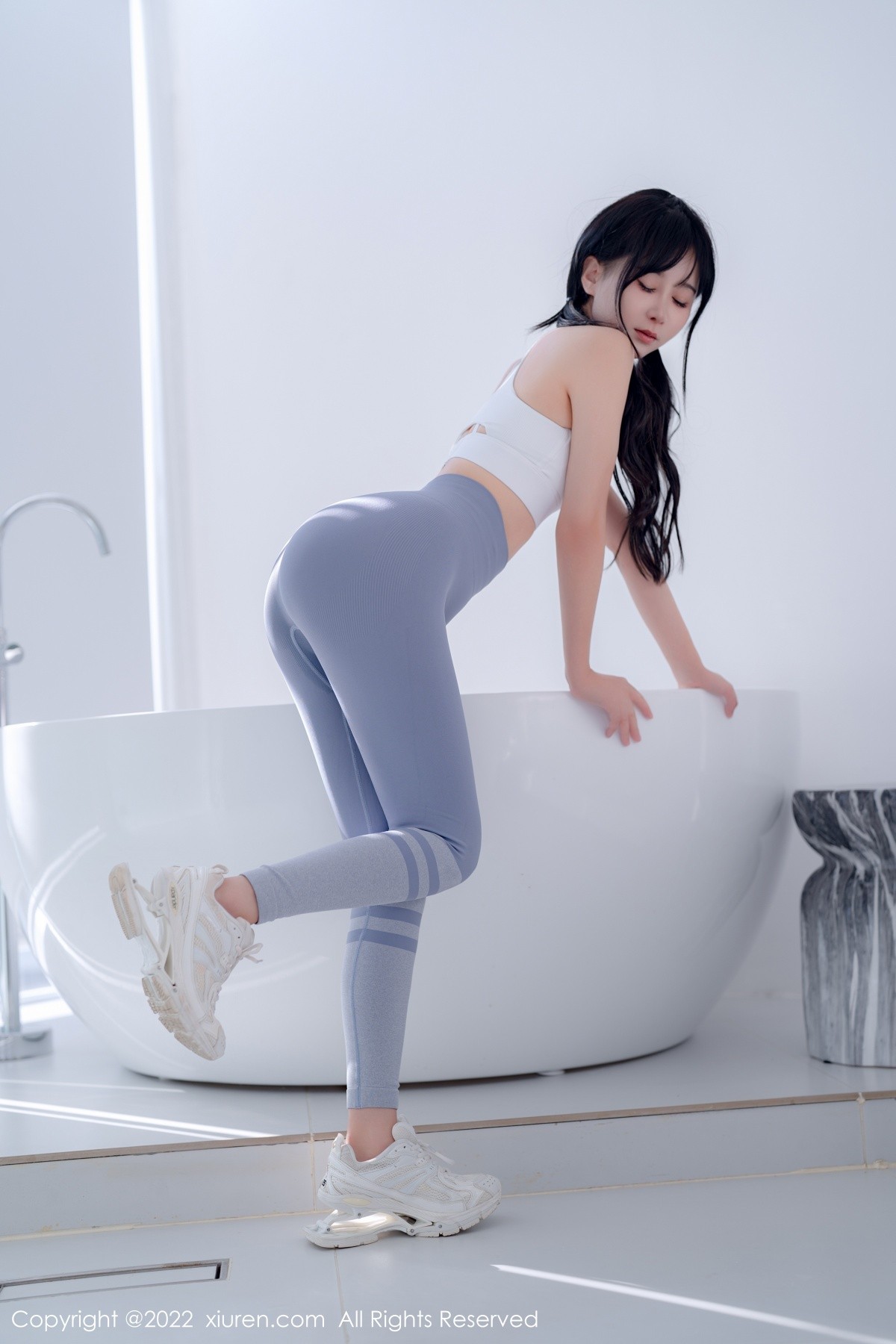 xgyw.top_XiuRen第5463期_女神小果冻儿大理旅拍私房性感运动服紧身秀完美身材诱惑写真55P