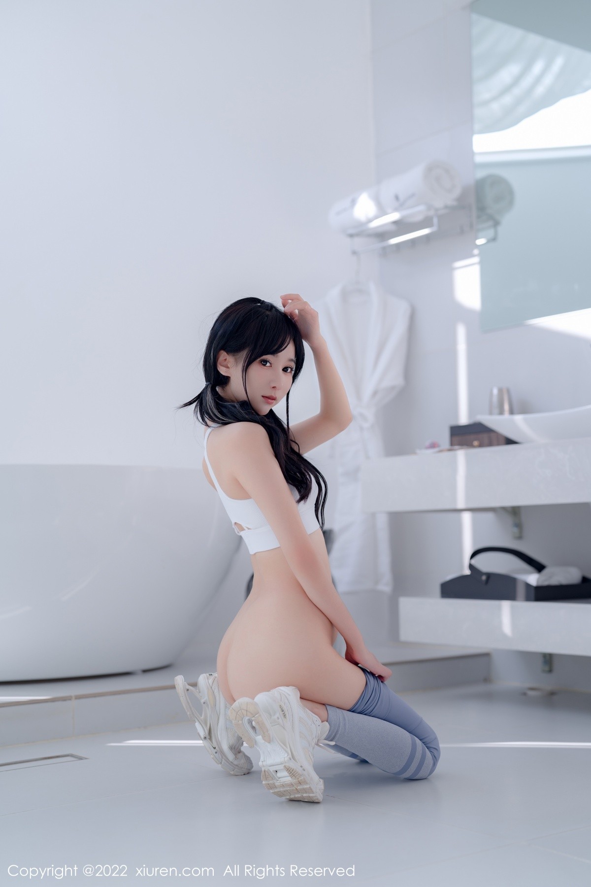 xgyw.top_XiuRen第5463期_女神小果冻儿大理旅拍私房性感运动服紧身秀完美身材诱惑写真55P