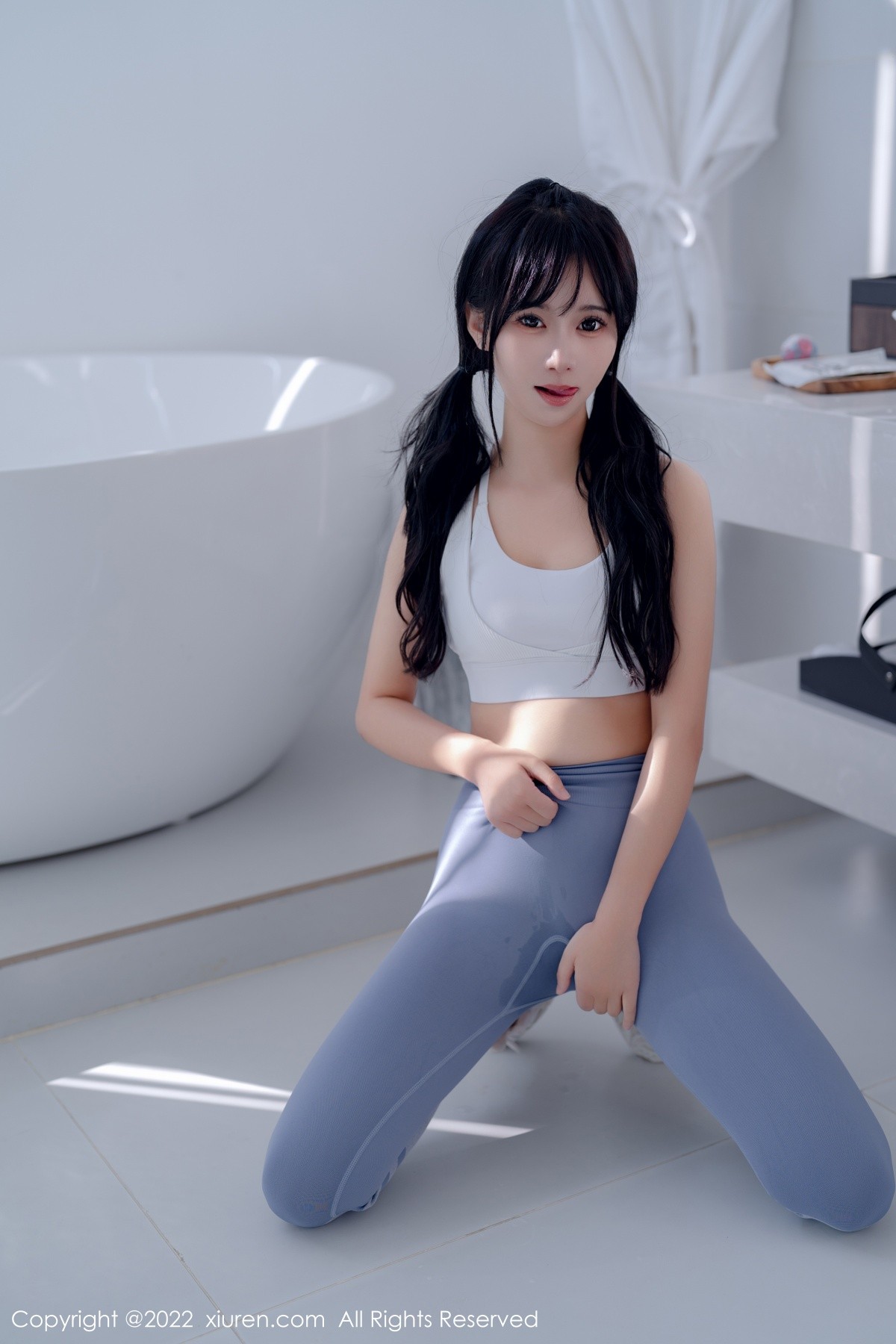 xgyw.top_XiuRen第5463期_女神小果冻儿大理旅拍私房性感运动服紧身秀完美身材诱惑写真55P