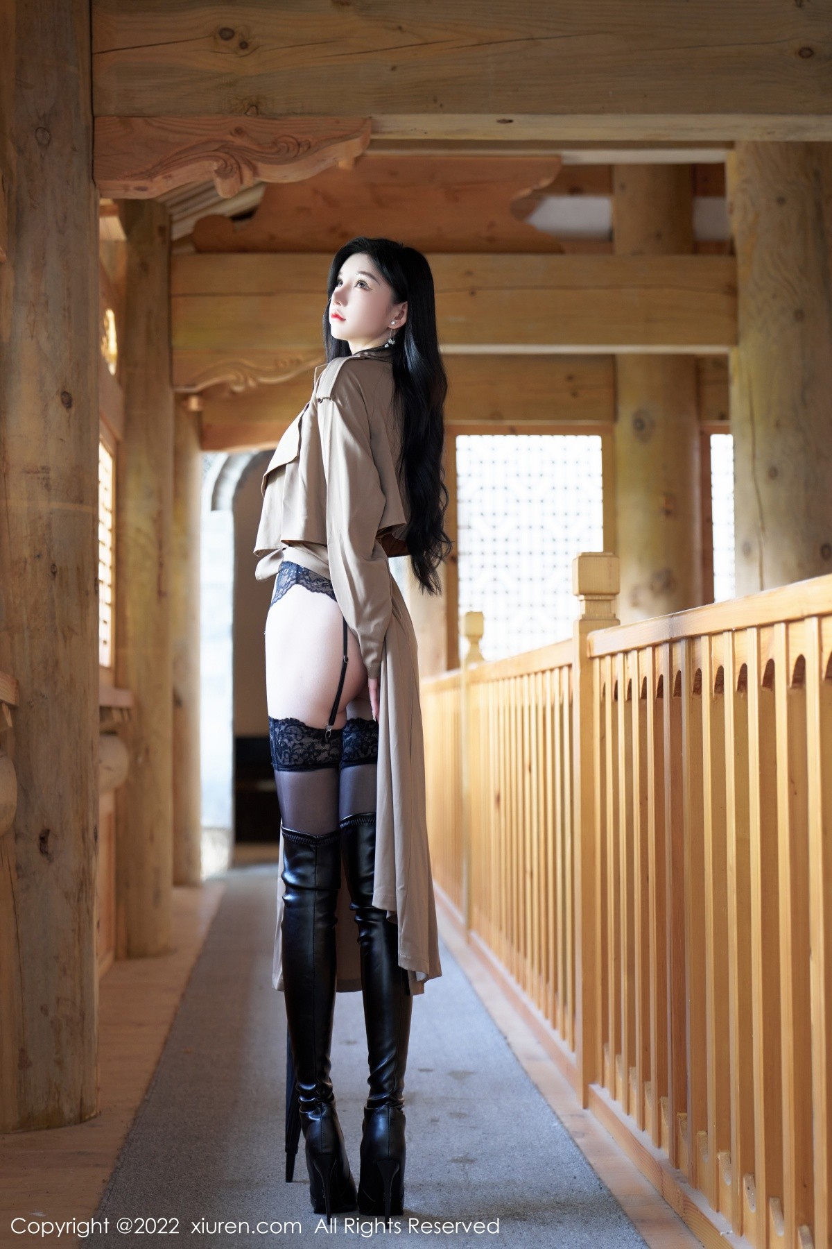 xgyw.top_XiuRen第5469期_女神周于希Sally脱杏色风衣露黑色蕾丝内衣配蕾丝吊袜诱惑写真75P