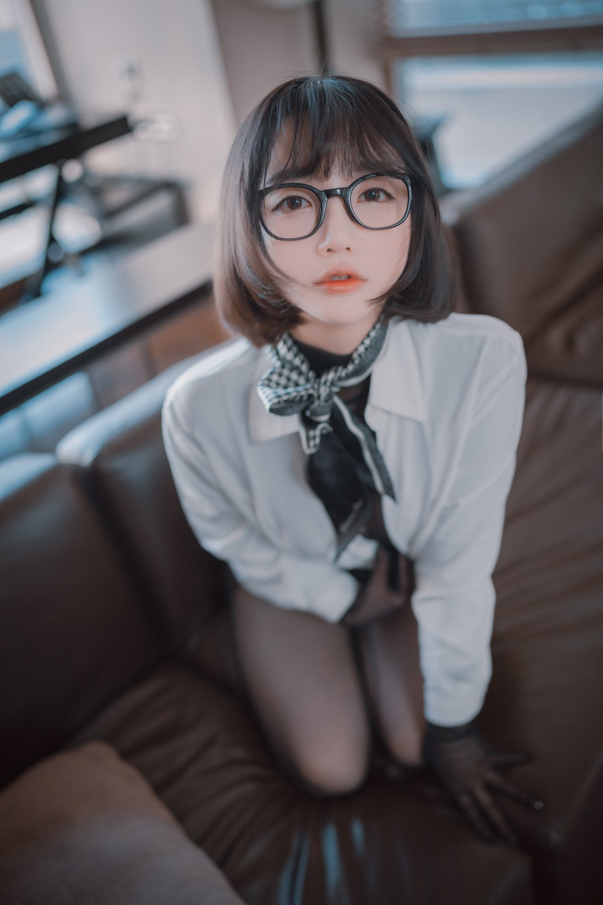 xgyw.top_[DJAWA]No.184_模特Yeeun_Naughty Supervisor主题白T配黑皮裙露超薄黑丝诱惑写真68P
