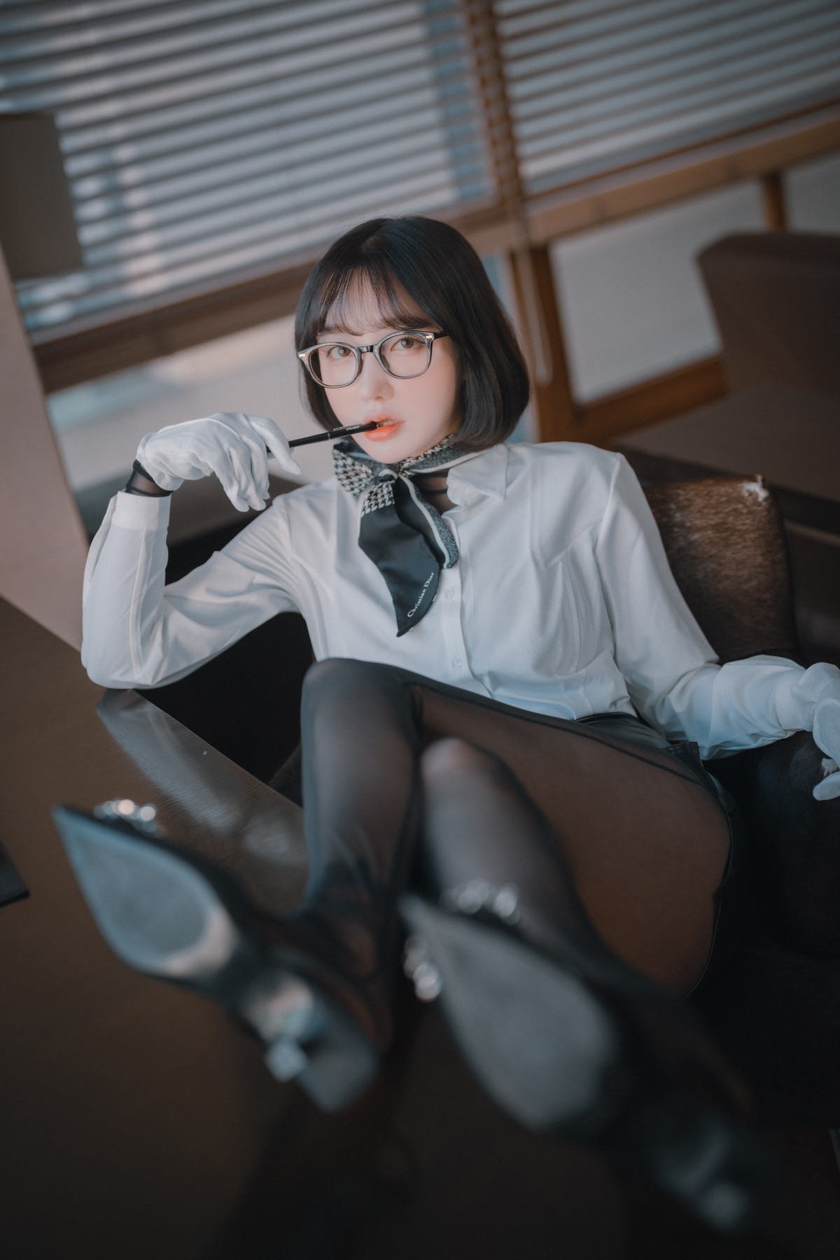xgyw.top_[DJAWA]No.184_模特Yeeun_Naughty Supervisor主题白T配黑皮裙露超薄黑丝诱惑写真68P