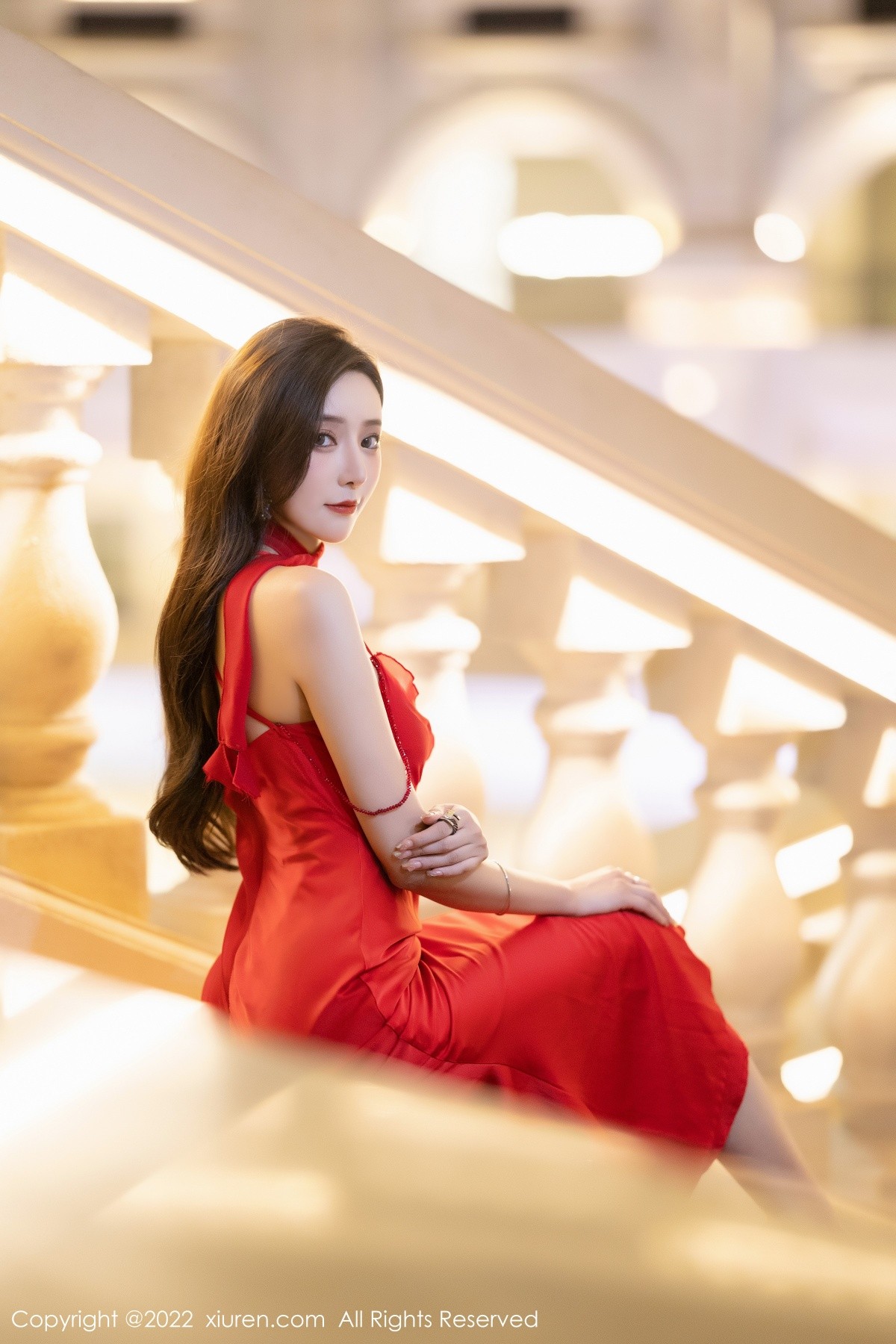 xgyw.top_XiuRen第5470期_女神王馨瑶yanni脱性感红色礼裙露金色条纹内衣完美诱惑写真78P