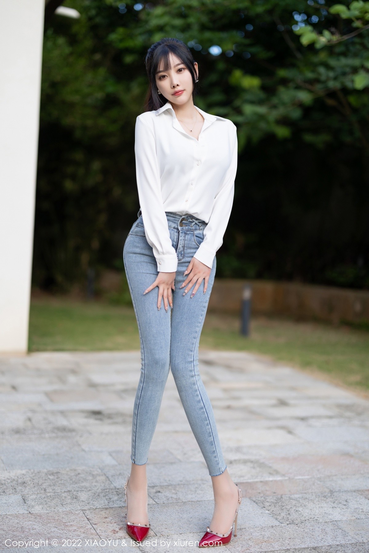 xgyw.top_[XiaoYu画语界]Vol.846_女神杨晨晨Yome性感白T配牛仔裤露红色内衣超薄肉丝诱惑写真85P