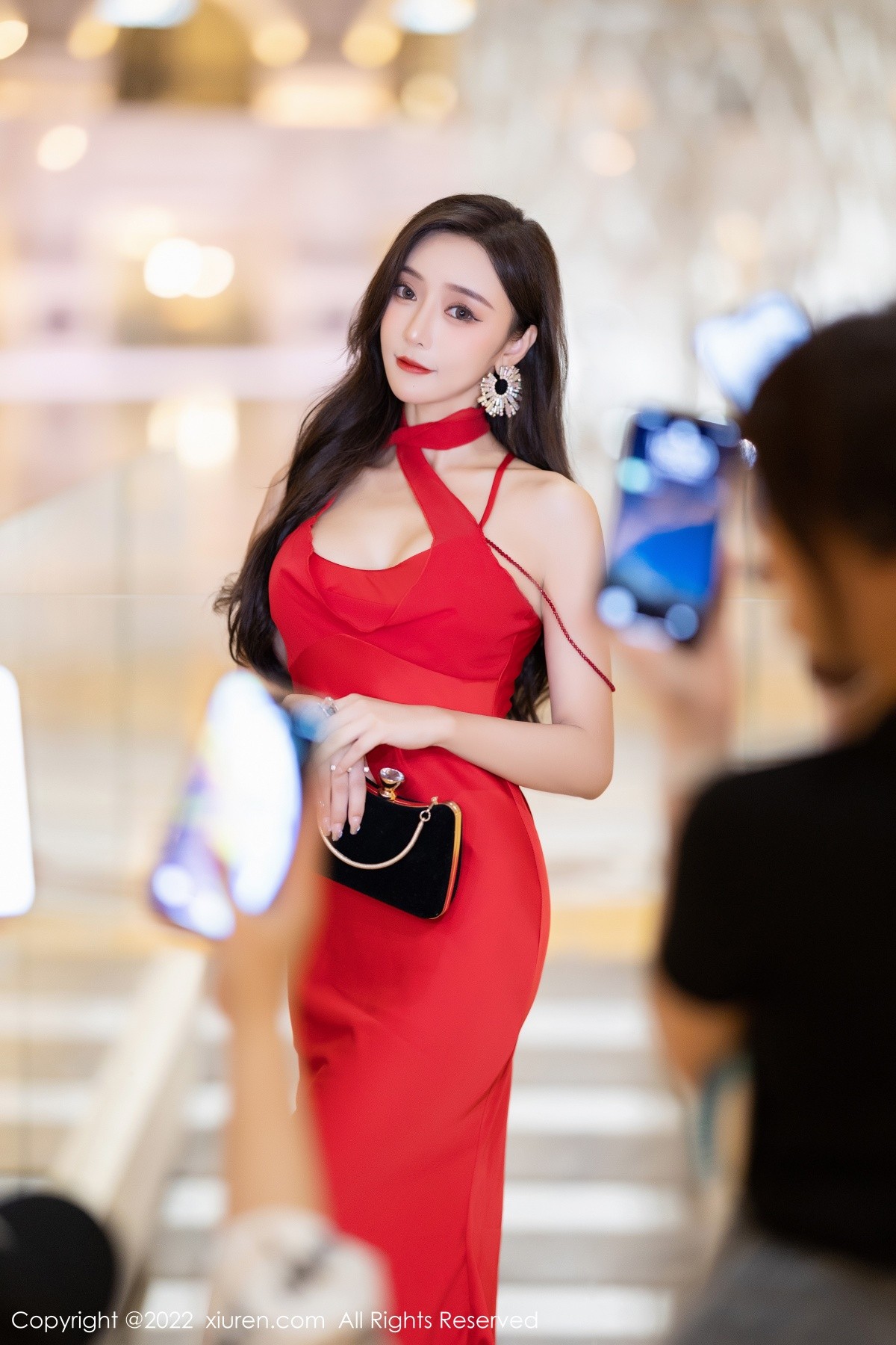 xgyw.top_XiuRen第5470期_女神王馨瑶yanni脱性感红色礼裙露金色条纹内衣完美诱惑写真78P